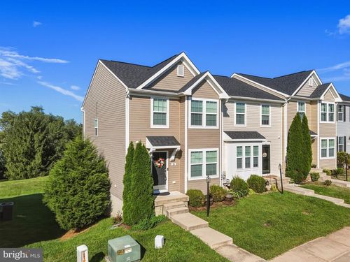 24 Britania Ct, MARTINSBURG, WV, 25405-5742 | Card Image