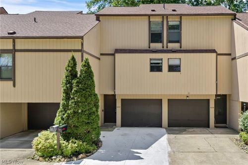 622 James Ave, Cuyahoga Falls, OH, 44221-2822 | Card Image