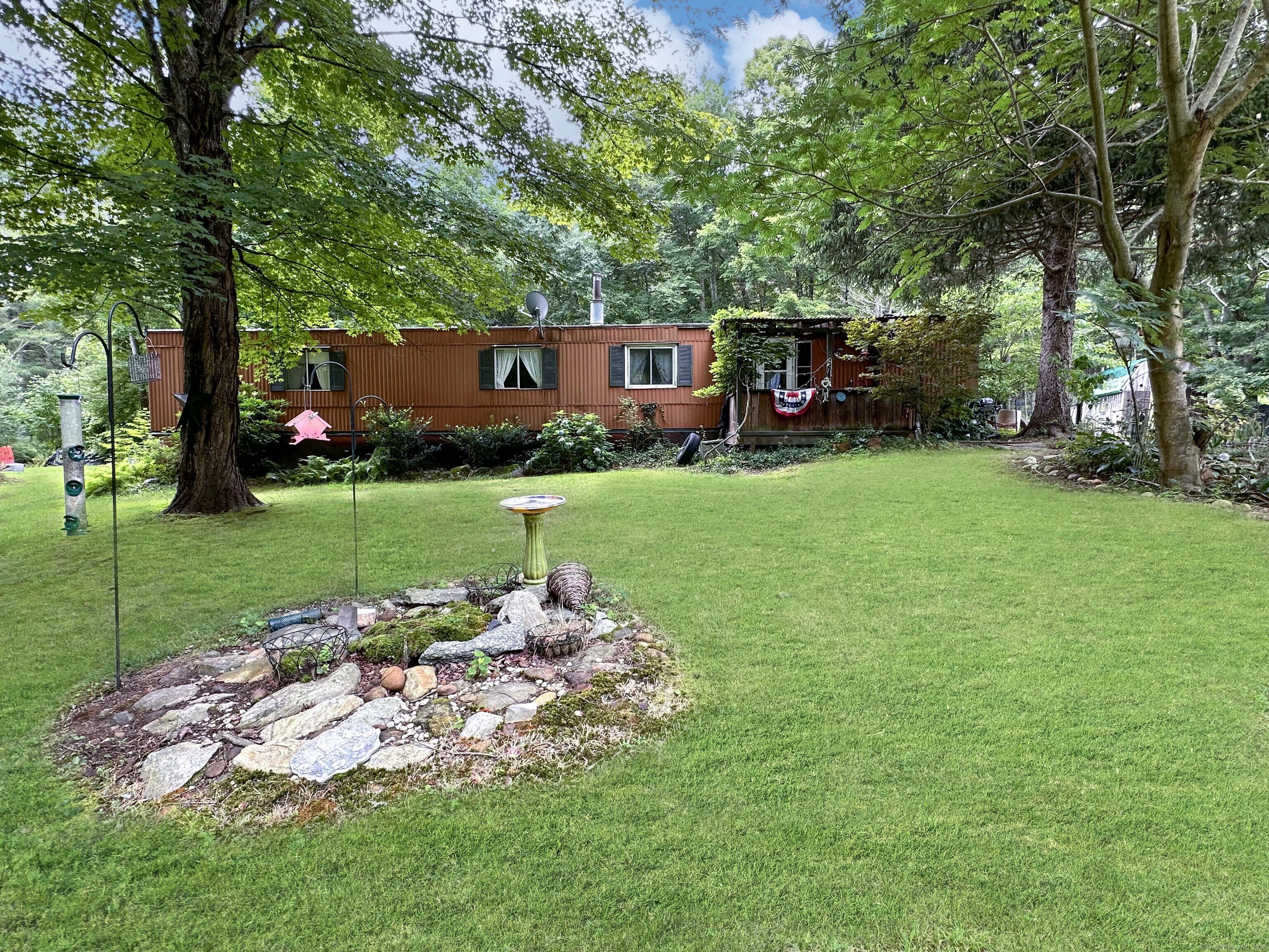 Warrenville Rd, Mansfield Center, CT 06250