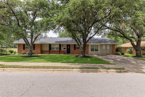 1305 Haines Dr, College Station, TX, 77840-4323 | Card Image