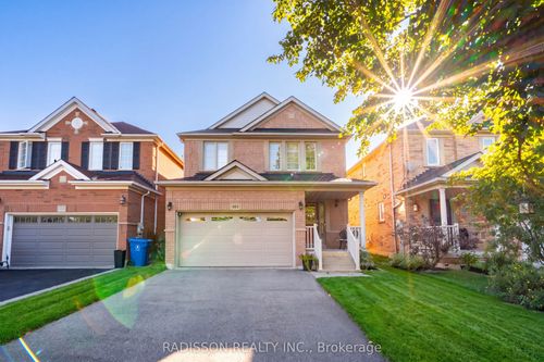 863 Oaktree Cres, Newmarket, ON, L3X2Y7 | Card Image