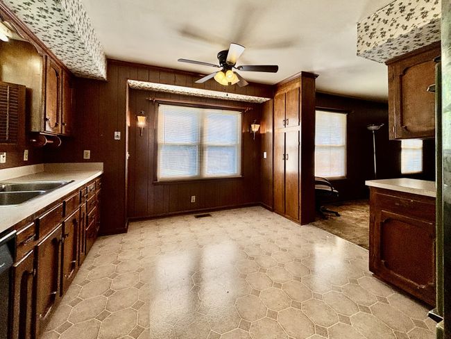 Eat in kitchen | Image 8