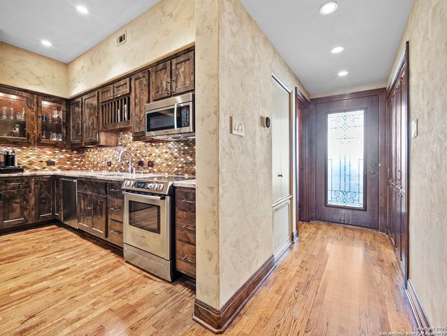 APT-404 - 1022 Navarro St, Condo with 2 bedrooms, 3 bathrooms and null parking in San Antonio TX | Image 5