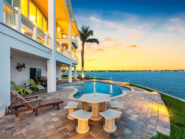 11000 8 Th St E, House other with 4 bedrooms, 5 bathrooms and null parking in Treasure Island FL | Image 7