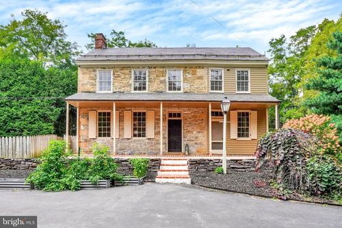 535 E Locust Ln, York, PA, 17406-9725 | Card Image