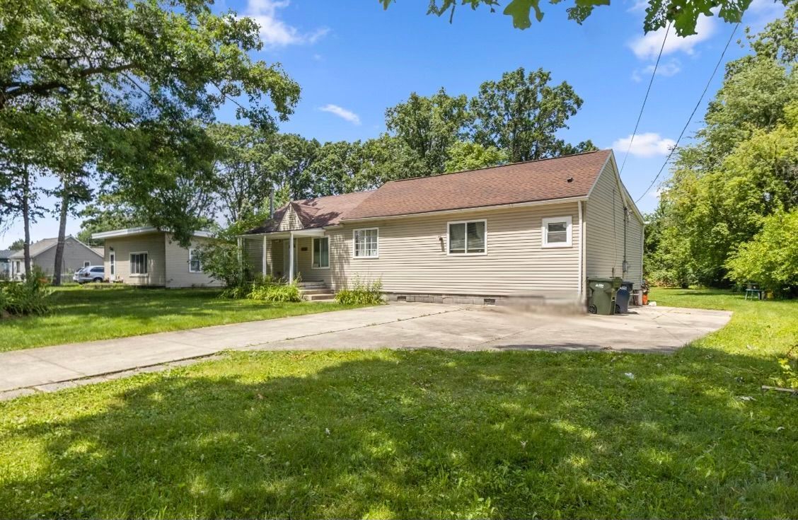 Paris Dr, Sterling Heights, MI 48310