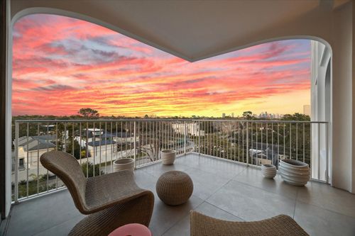 5i-3711 E San Felipe Street, Houston, TX, 77027 | Card Image