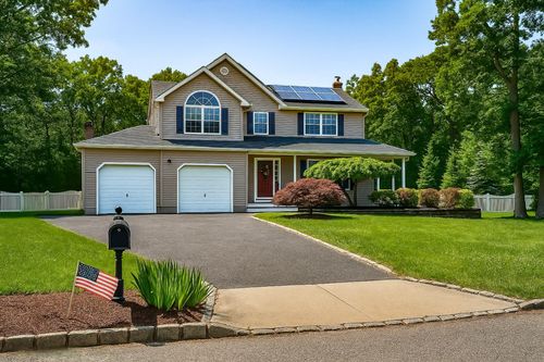 3 Wilderness Ct, Manorville, NY, 11949-2542 | Card Image