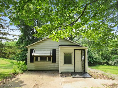 12316 Sunset Dr, Garfield Heights, OH, 44125-4952 | Card Image