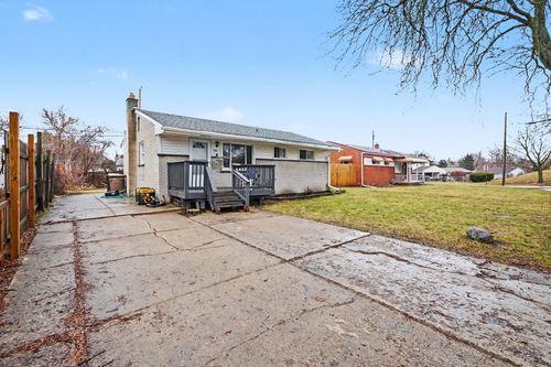 508 Linda Vista Dr, Pontiac, MI, 48342-1747 | Card Image