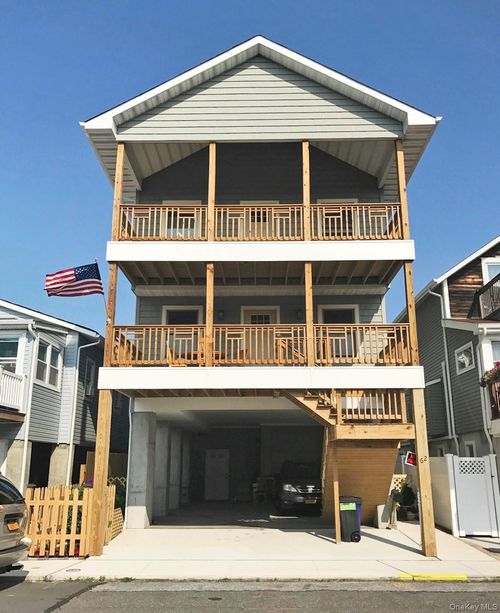 62 Delaware Ave, Long Beach, NY, 11561-1539 | Card Image