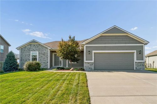1411 N 3rd St E, Louisburg, KS, 66053-6464 | Card Image