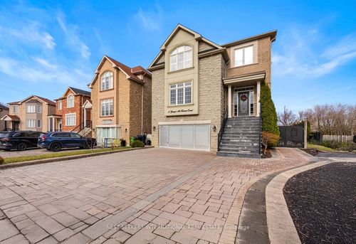 2 George Mckenzie Crt, North York, ON, M9M0E1 | Card Image