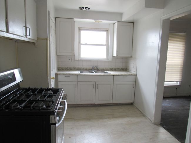 18400 Plainview Ave, House other with 3 bedrooms, 2 bathrooms and null parking in Detroit MI | Image 6