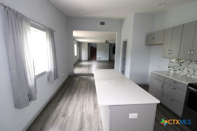 203 Spring St, House other with 4 bedrooms, 3 bathrooms and null parking in Lampasas TX | Image 6