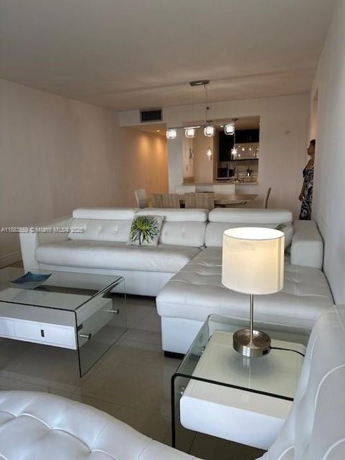 apt-1253-1717 N Bayshore Dr, MIAMI, FL, 33132-1151 | Card Image