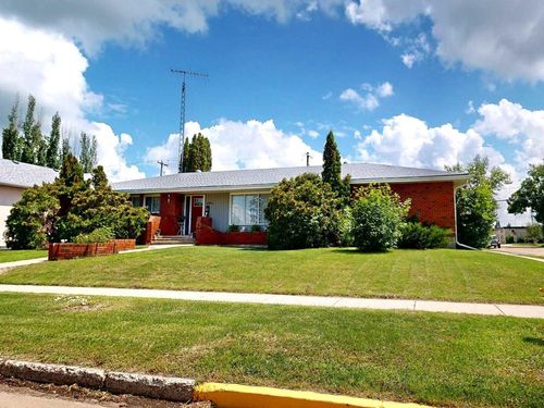 4901 52 St, Stettler, AB, T4K1J5 | Card Image