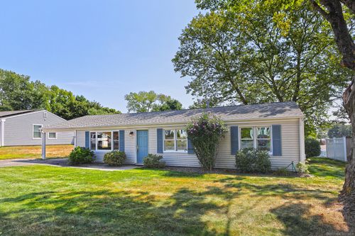 4 Hughes Cir, Ansonia, CT, 06401-2617 | Card Image