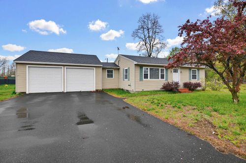 8 Danville Rd, Plaistow, NH, 03865-2717 | Card Image