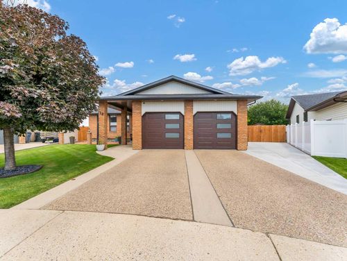 18 Cook Crt Se, Medicine Hat, AB, T1B3Y3 | Card Image
