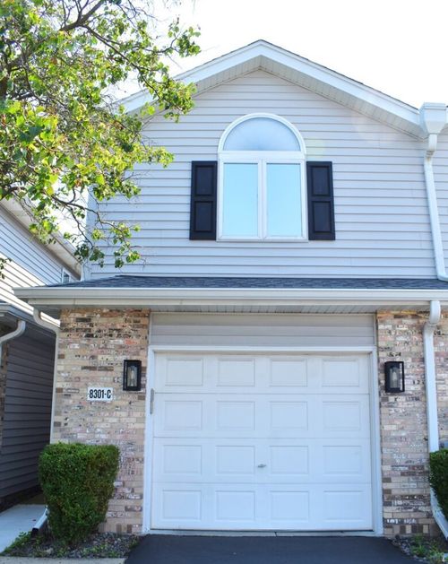 unit-c-8301 Highpoint Cir, Darien, IL, 60561-6617 | Card Image