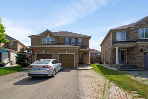 19 Dunlop Crt, Brampton, ON, L6X4Z8 | Card Image