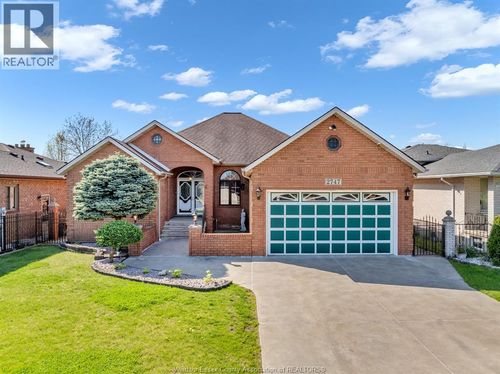 2747 Lionel Dr, Windsor, ON, N8X4X5 | Card Image