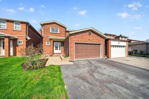 17 Payzac Ave, Scarborough, ON, M1E5A7 | Card Image