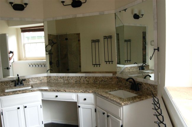 Primary bath | Image 12