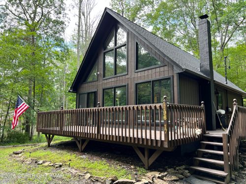 211 Dorchester Dr, Bushkill, PA, 18324-6854 | Card Image
