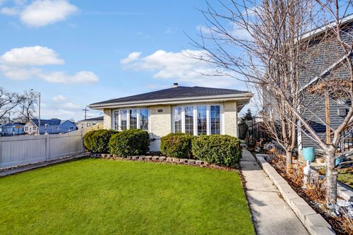 7754 Mcvicker Ave, Burbank, IL, 60459-1225 | Card Image