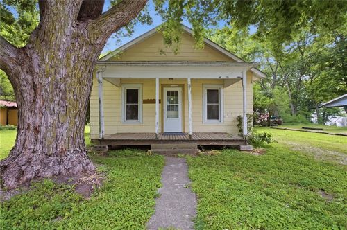 725 S Iowa St, Ashmore, IL, 61912-9547 | Card Image