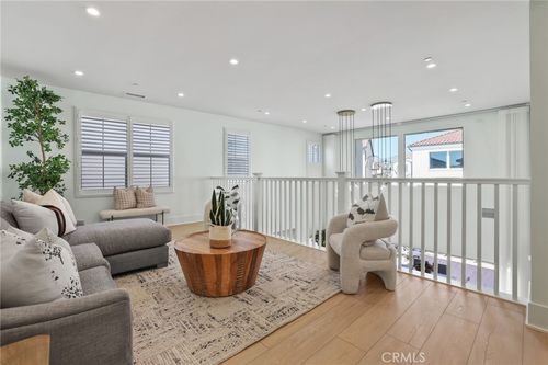 107 Orbit, Irvine, CA, 92618-3558 | Card Image