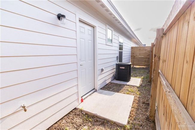 UNIT-4 - 1311 Marcela Dr, Condo with 2 bedrooms, 2 bathrooms and 2 parking in Weslaco TX | Image 13