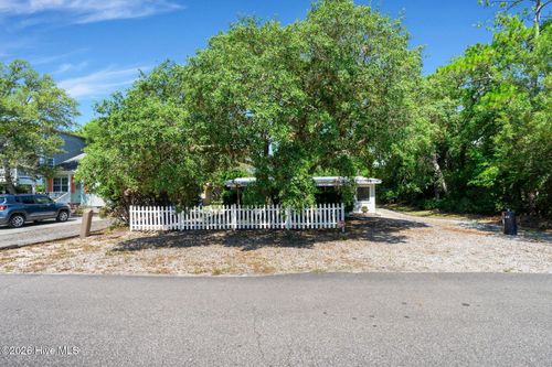 147 Nw 10th St, Oak Island, NC, 28465-7018 | Card Image