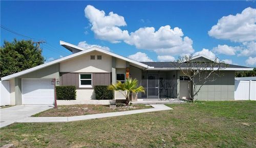 8512 Chatham St, Fort Myers, FL, 33907-4110 | Card Image