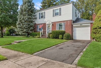 8 College Place, House other with 3 bedrooms, 2 bathrooms and null parking in Garden City NY | Image 2