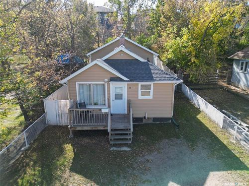 669 18th St W, Prince Albert, SK, S6V4A7 | Card Image