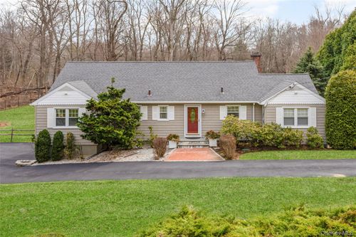 459 Den Rd, Stamford, CT, 06903-3811 | Card Image