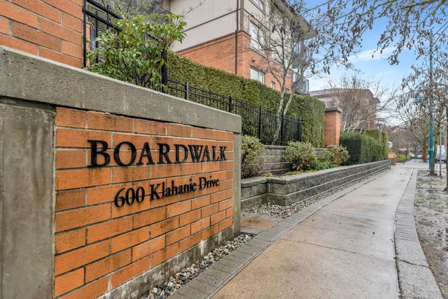 413 - 600 Klahanie Drive, Condo with 1 bedrooms, 1 bathrooms and 2 parking in Port Moody BC | Image 2