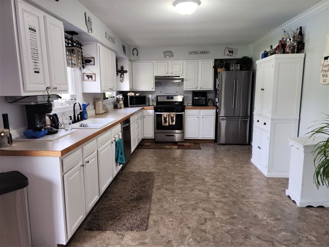 9040 River Grove Rd, House other with 3 bedrooms, 2 bathrooms and null parking in Flushing MI | Image 8