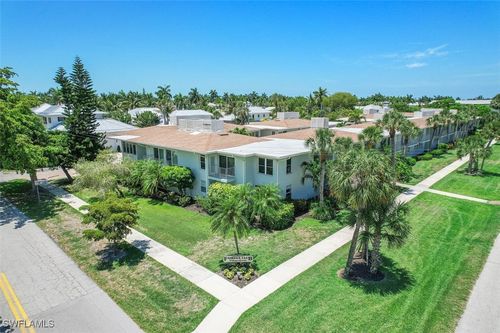 676-676 12th Ave S, NAPLES, FL, 34102-8009 | Card Image