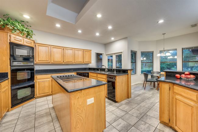 Island kitchen with double oven, microwave, built-in refrigerator | Image 10