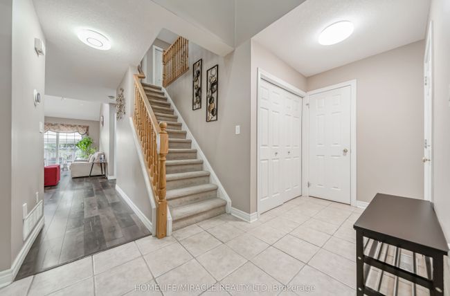 93 Lynch Cir, House attached with 4 bedrooms, 4 bathrooms and 2 parking in Guelph ON | Image 8