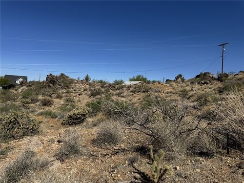 4213 N Bluff Rd, Golden Valley, AZ, 86413-7552 | Card Image