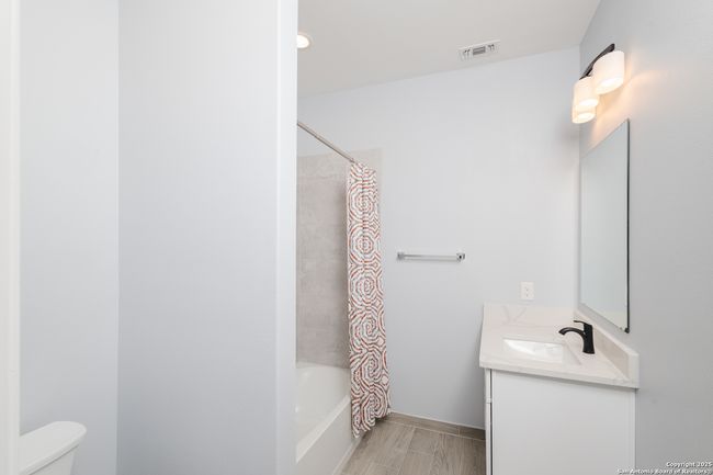 421 Rainbow Dr, House other with 3 bedrooms, 2 bathrooms and null parking in Lakehills TX | Image 20