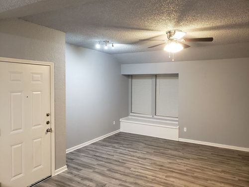 11-1221 W Hopkins St, San Marcos, TX, 78666-4191 | Card Image