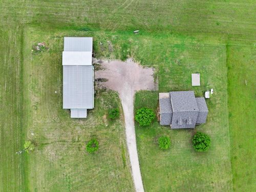 386 Scoggins Rd, Tioga, TX, 76271-3305 | Card Image
