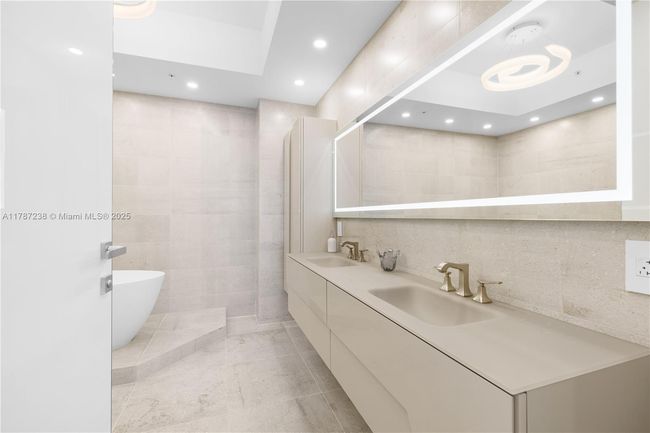 APT-4606 - 18201 Collins Ave, Condo with 2 bedrooms, 3 bathrooms and null parking in Sunny Isles Beach FL | Image 26