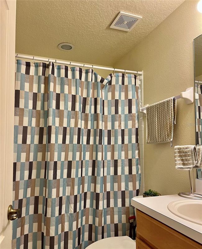 Upstairs hall bathroom tub/shower combo | Image 13